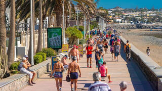 Canarias debate una ecotasa para turistas: "Han disparado el precio de los alquileres"