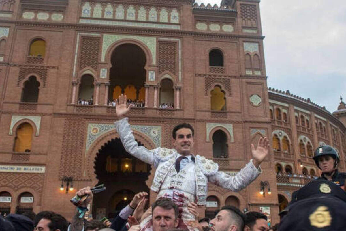 Con Un Ganado Muy Desigual Fernando Adri N Abre La Puerta Grande De