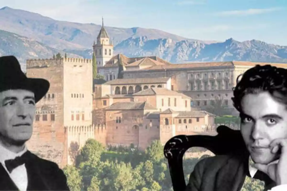Dos hombres en primer plano con la Alhambra de Granada y montañas al fondo.