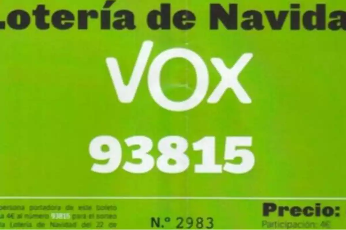 Boleto de lotería de Navidad con el número 93815 y el texto "VOX" en el centro, sobre un fondo verde.