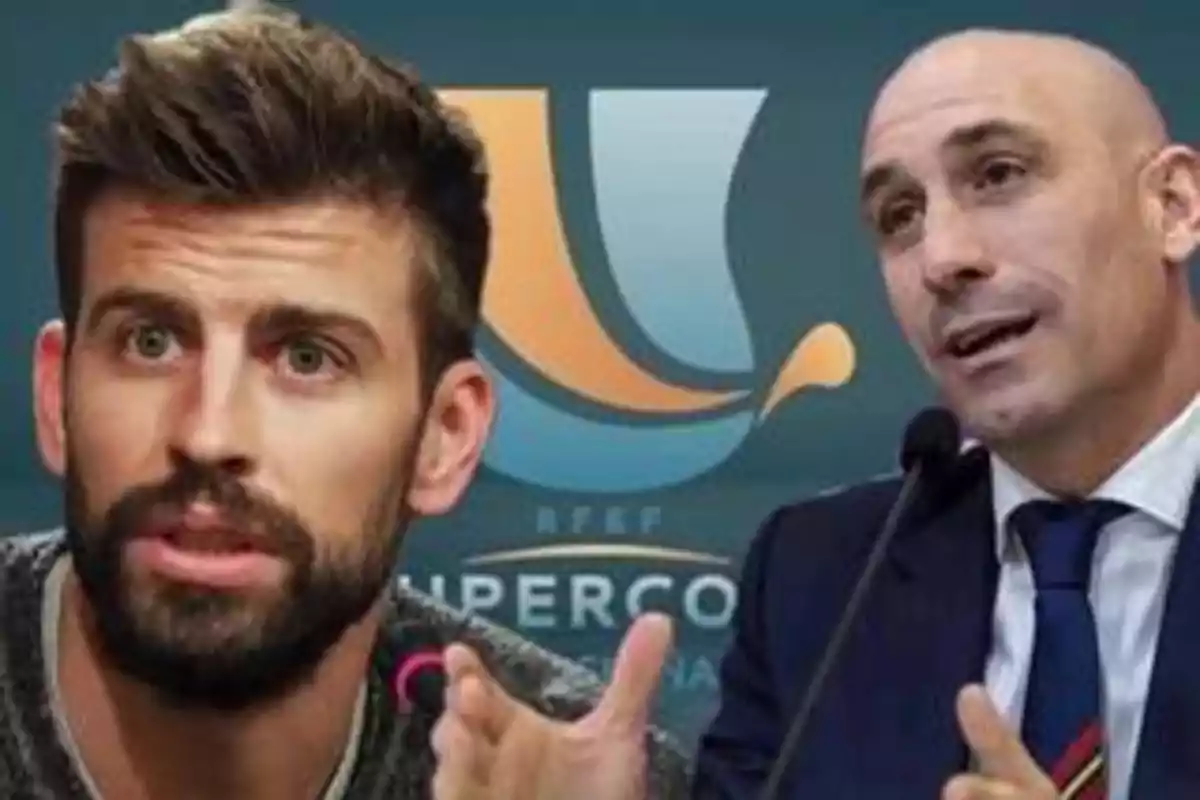 Dos hombres hablando en una conferencia de prensa con un logotipo de fondo.