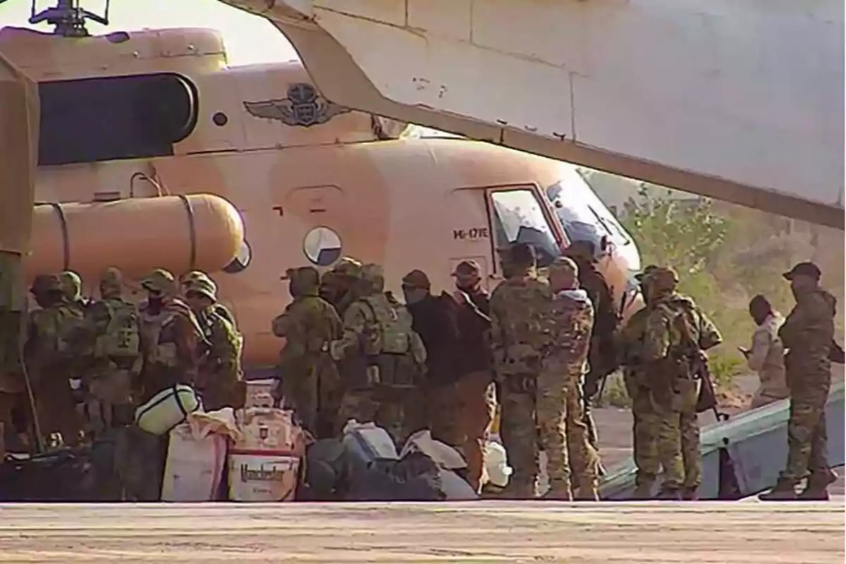 Fotografía de mercenarios del Grupo Wagner aterrizando en Mali