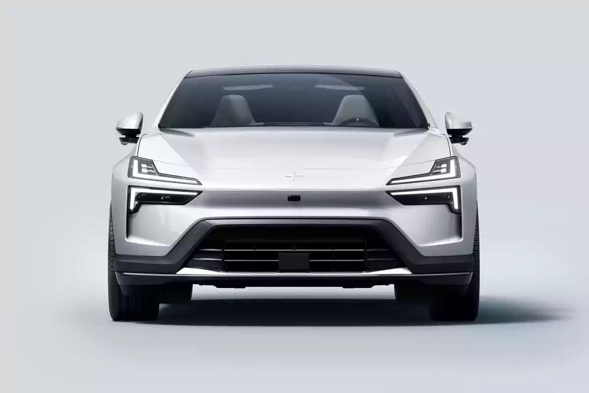 silueta tipo coupé, motor eléctrico, y una experiencia eléctrico blanco visto de frente sobre fondo gris claro