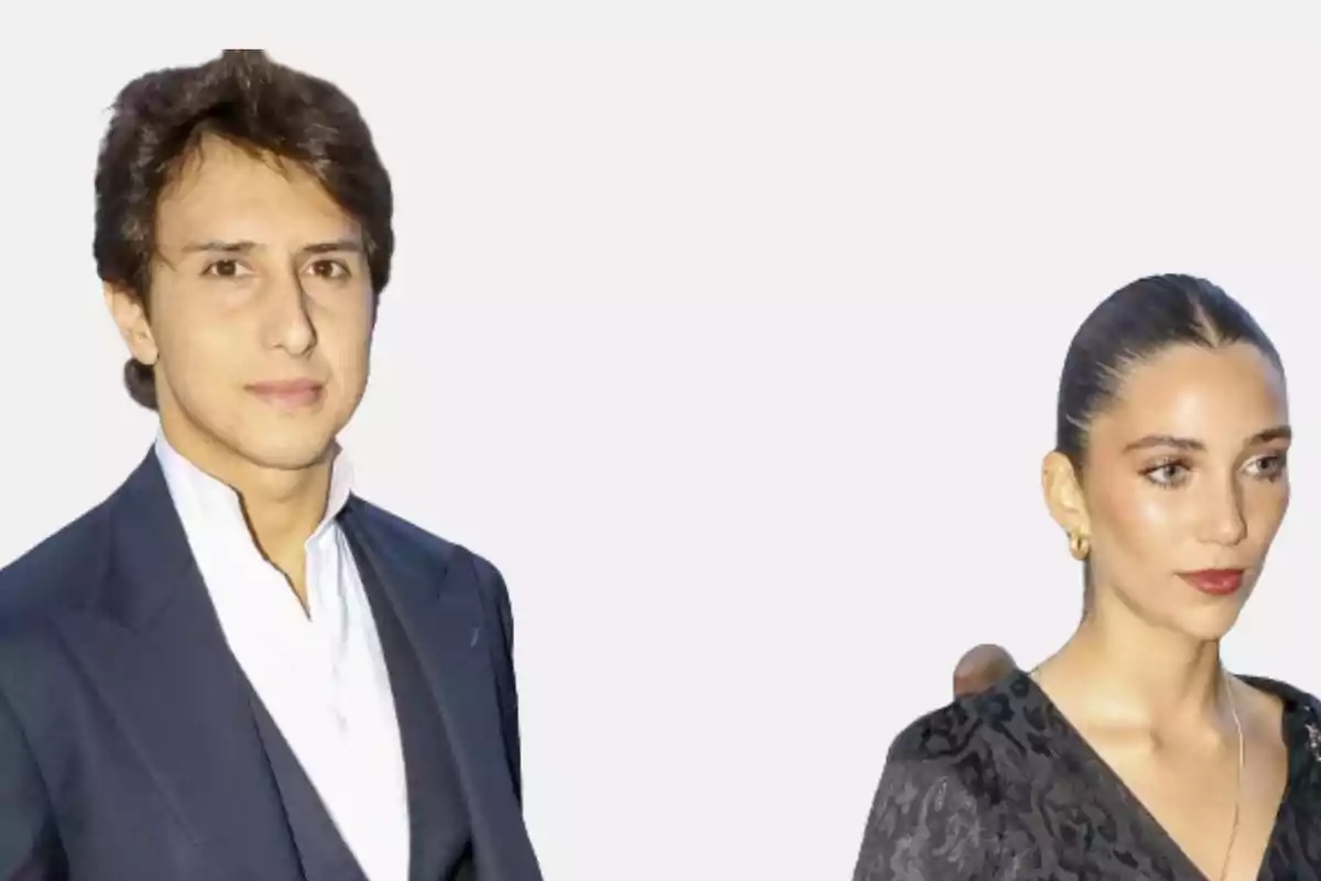Un hombre con traje oscuro y una mujer con vestido negro posan juntos frente a un fondo claro Un hombre con traje oscuro y una mujer con vestido negro posan juntos frente a un fondo claro