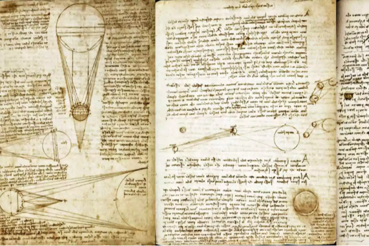Páginas de un manuscrito antiguo con dibujos científicos y texto escrito a mano en sentido inverso Páginas de un manuscrito antiguo con dibujos científicos y texto escrito a mano en sentido inverso