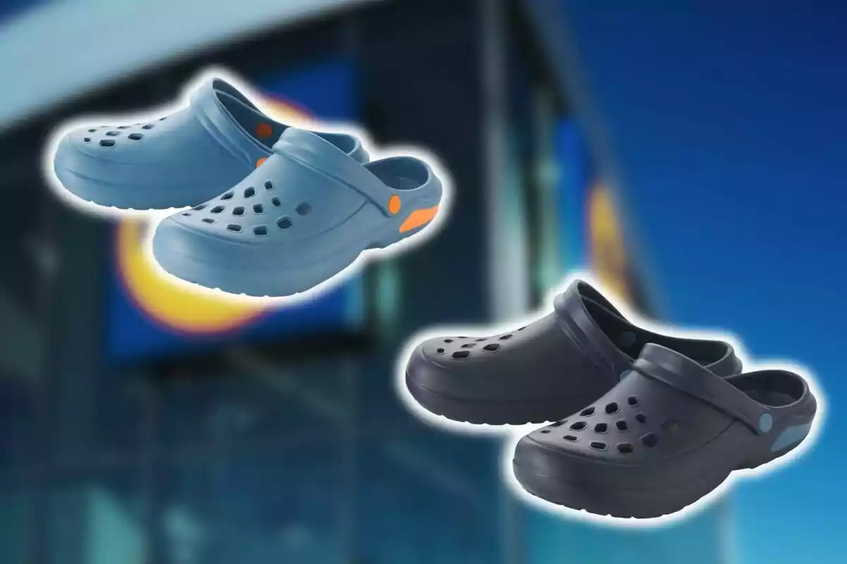 Dos pares de sandalias tipo crocs de Lidl en color azul claro y azul oscuro flotando frente a un fondo desenfocado de una tienda. Dos pares de sandalias tipo crocs de Lidl en color azul claro y azul oscuro flotando frente a un fondo desenfocado de una tienda.