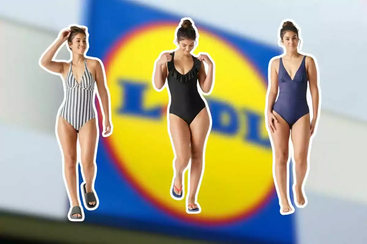 Tres mujeres modelan diferentes trajes de baño de una pieza frente a un fondo desenfocado con el logo de Lidl.