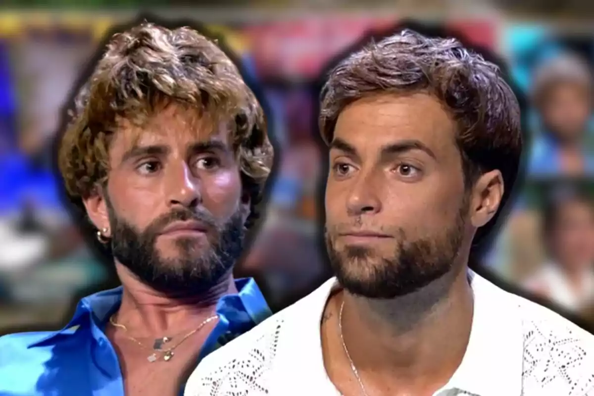 Pelayo Díaz y Montoya, uno con camisa azul y otro con camisa blanca, aparecen en primer plano con fondo desenfocado.