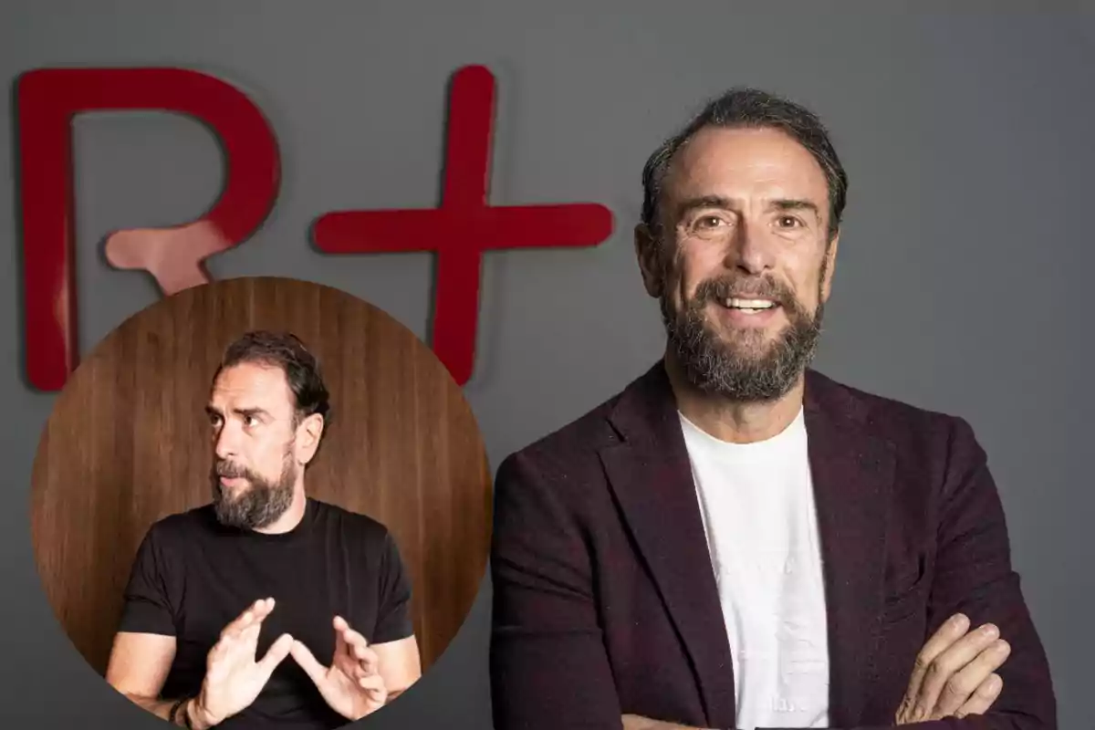 Hombre de barba y cabello oscuro con saco y camiseta blanca sonriendo frente a una pared gris con un logotipo rojo, con un recuadro circular mostrando al mismo hombre gesticulando con las manos y vistiendo una camiseta negra frente a una pared de madera. Hombre de barba y cabello oscuro con saco y camiseta blanca sonriendo frente a una pared gris con un logotipo rojo, con un recuadro circular mostrando al mismo hombre gesticulando con las manos y vistiendo una camiseta negra frente a una pared de madera.