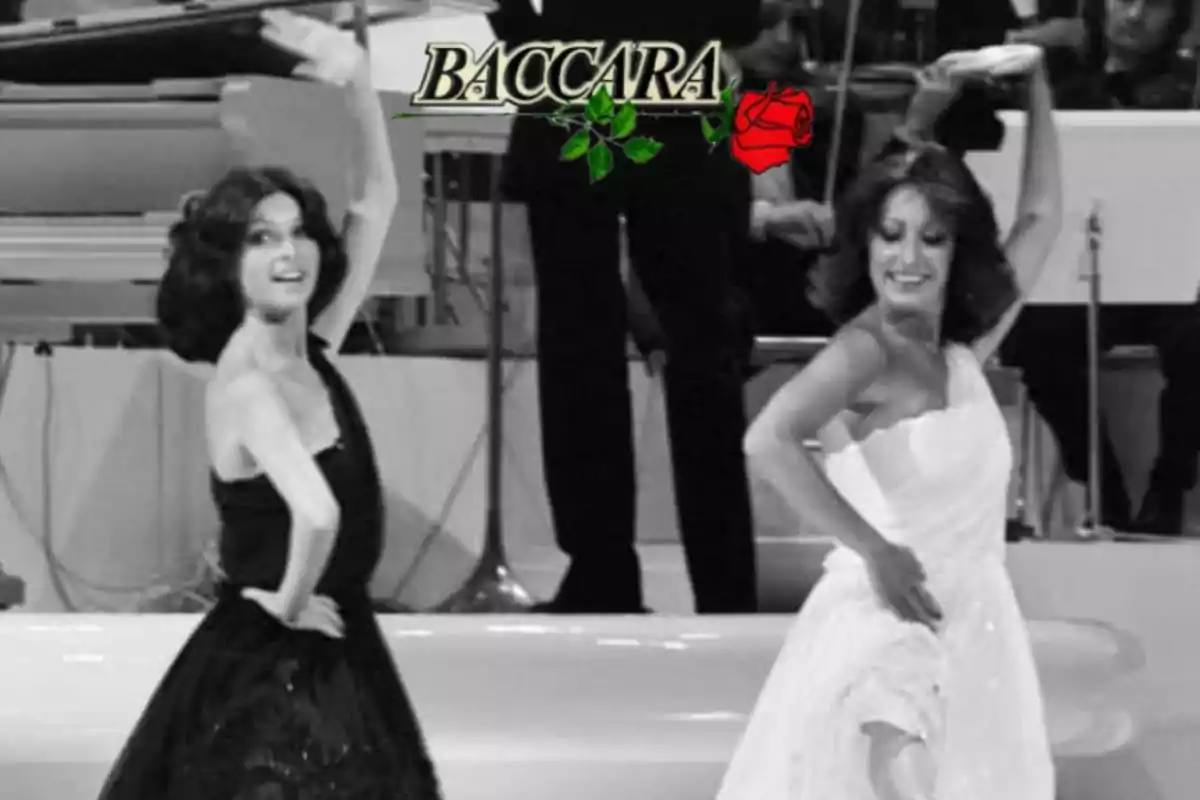 Dos mujeres bailan con vestidos elegantes, una de negro y otra de blanco, con el logo de Baccara y una rosa roja en la parte superior de la imagen, en un escenario con músicos al fondo.