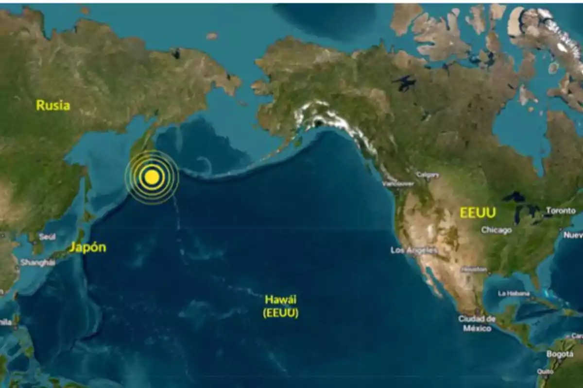 Mapa del Océano Pacífico norte mostrando un epicentro de sismo cerca de Japón con etiquetas de Rusia, Japón, Hawái y Estados Unidos Mapa del Océano Pacífico norte mostrando un epicentro de sismo cerca de Japón con etiquetas de Rusia, Japón, Hawái y Estados Unidos