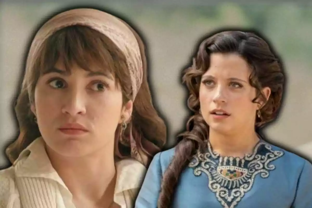 Dos mujeres jóvenes con expresiones serias, una lleva un pañuelo en la cabeza y ropa clara, la otra tiene el cabello rizado y viste un vestido azul con bordados Dos mujeres jóvenes con expresiones serias, una lleva un pañuelo en la cabeza y ropa clara, la otra tiene el cabello rizado y viste un vestido azul con bordados