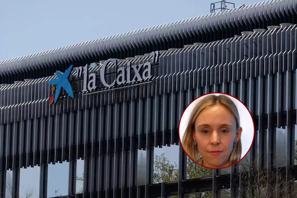 Fachada de un edificio de la Caixa con el rostro de una mujer en un círculo en la esquina inferior derecha Fachada de un edificio de la Caixa con el rostro de una mujer en un círculo en la esquina inferior derecha