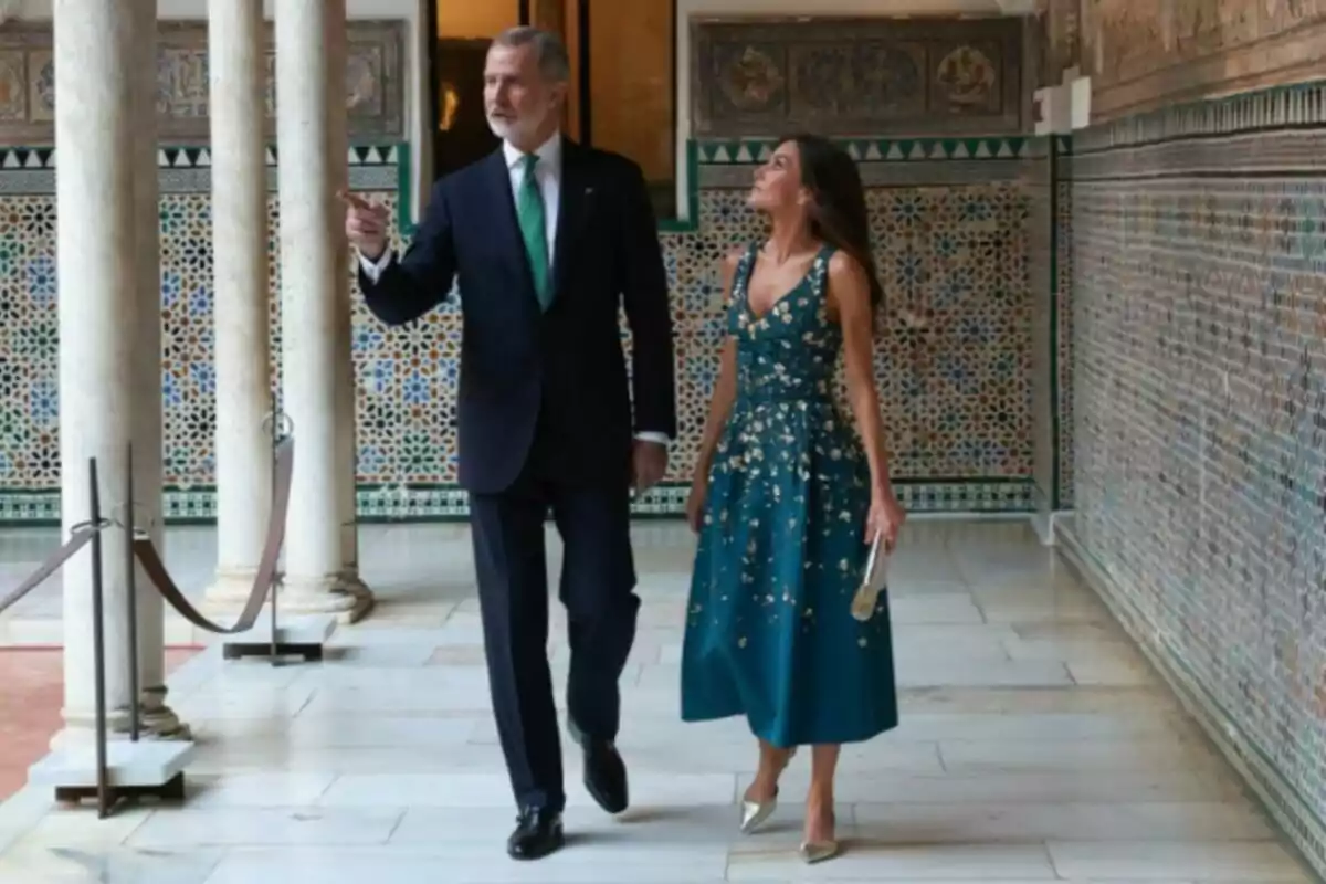 Sus Majestades los Reyes, Don Felipe y Doña Letizia, en el Real Alcázar para asistir a la cena de gala que ofrecen con motivo de la Sus Majestades los Reyes, Don Felipe y Doña Letizia, en el Real Alcázar para asistir a la cena de gala que ofrecen con motivo de la