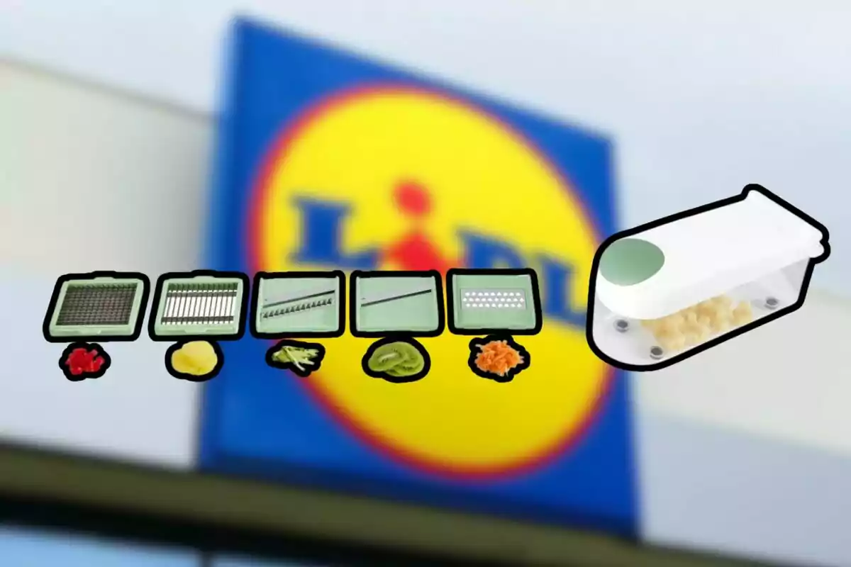 Cortador de verduras multifunción con diferentes cuchillas frente a un cartel de la tienda Lidl Cortador de verduras multifunción con diferentes cuchillas frente a un cartel de la tienda Lidl