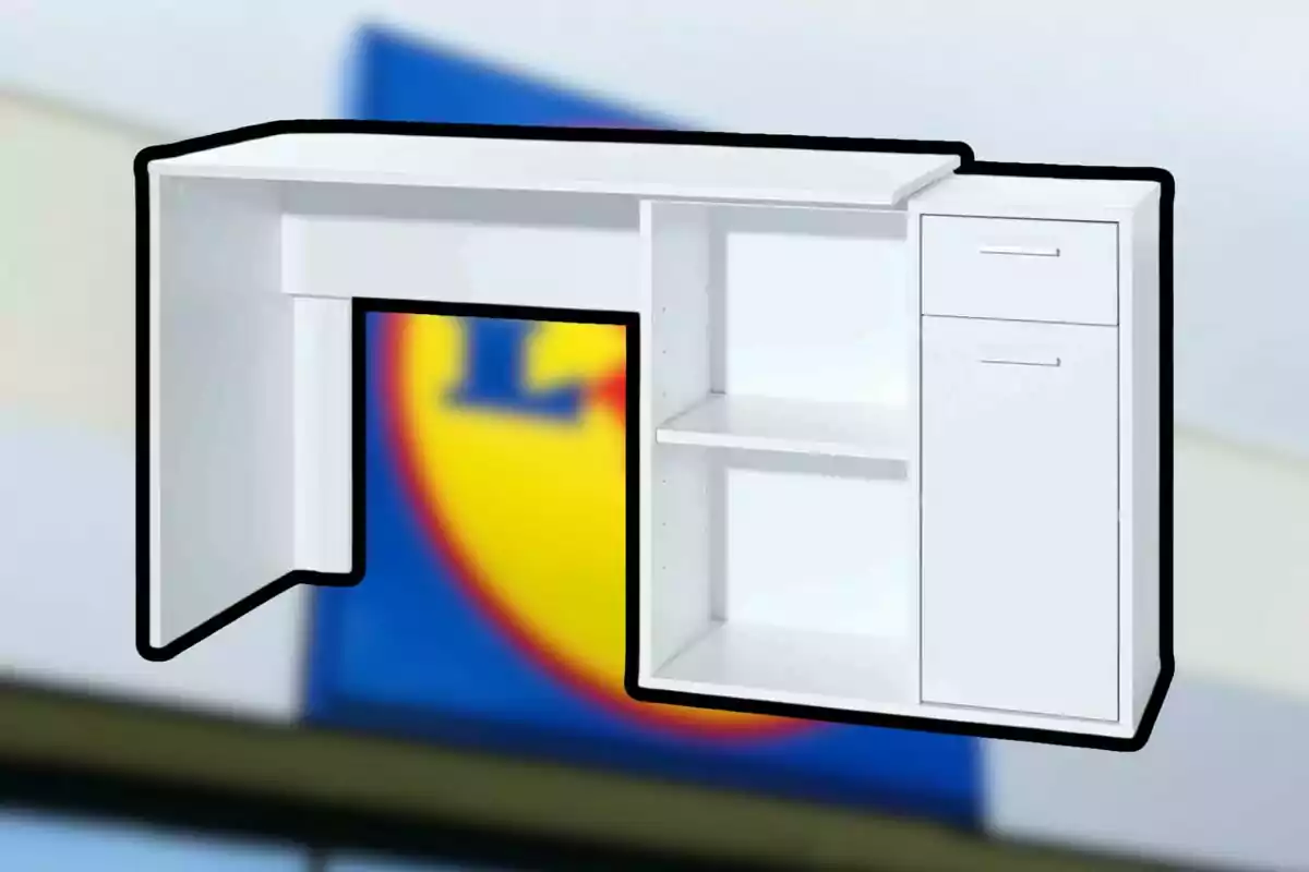 Escritorio blanco con estantería y cajones sobre un fondo desenfocado de un logotipo de supermercado. Escritorio blanco con estantería y cajones sobre un fondo desenfocado de un logotipo de supermercado.