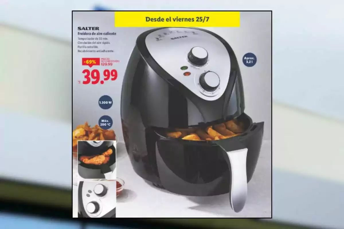 Freidora de aire caliente negra con controles manuales y papas fritas en la bandeja, oferta destacada con precio rebajado y detalles de capacidad y potencia en un anuncio promocional Freidora de aire caliente negra con controles manuales y papas fritas en la bandeja, oferta destacada con precio rebajado y detalles de capacidad y potencia en un anuncio promocional