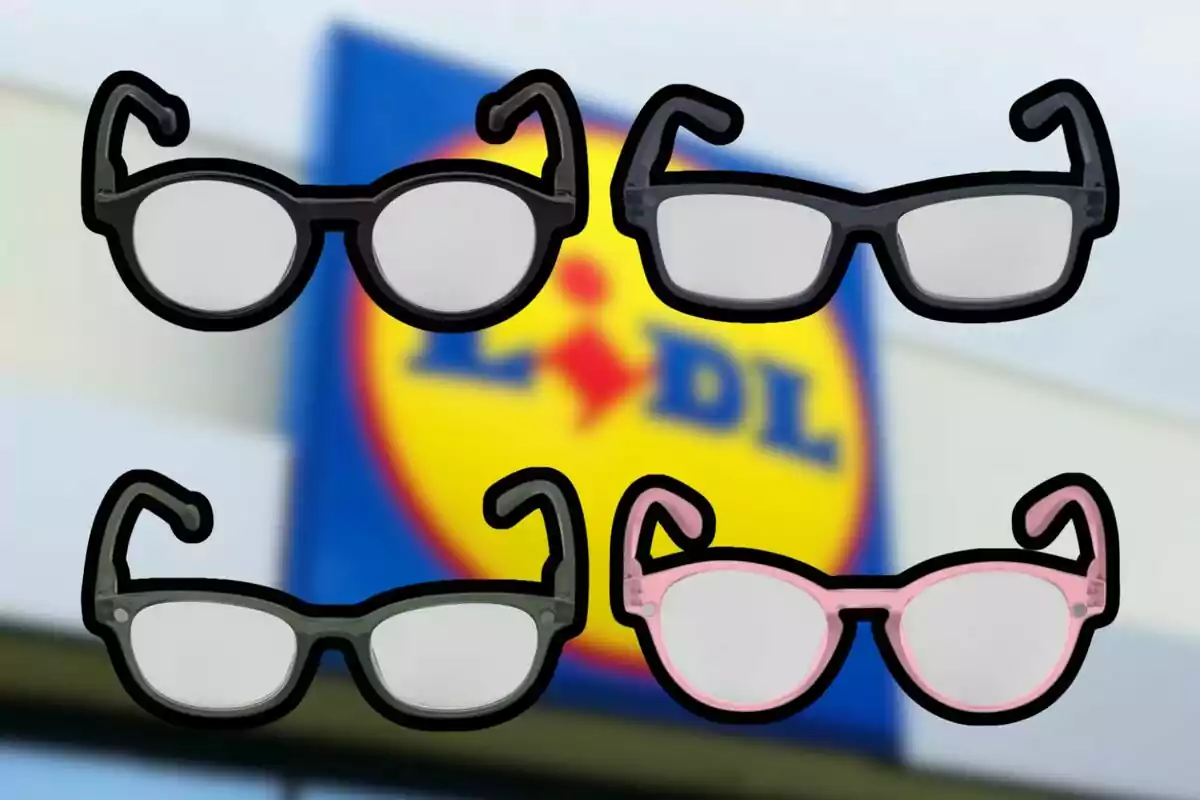 Cuatro pares de gafas de diferentes formas y colores sobre un fondo desenfocado con el logotipo de una tienda Lidl. Cuatro pares de gafas de diferentes formas y colores sobre un fondo desenfocado con el logotipo de una tienda Lidl.