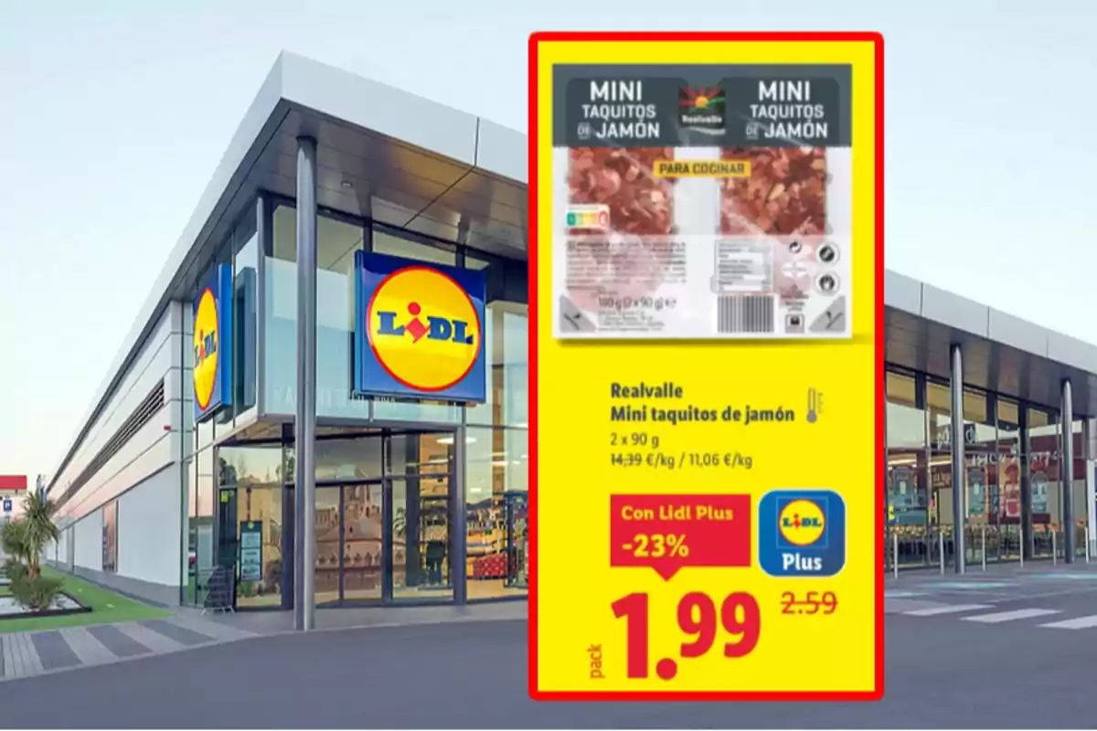 Fachada de supermercado Lidl con un cartel promocional de mini taquitos de jamón Realvalle en oferta por 1,99 euros para clientes Lidl Plus Fachada de supermercado Lidl con un cartel promocional de mini taquitos de jamón Realvalle en oferta por 1,99 euros para clientes Lidl Plus