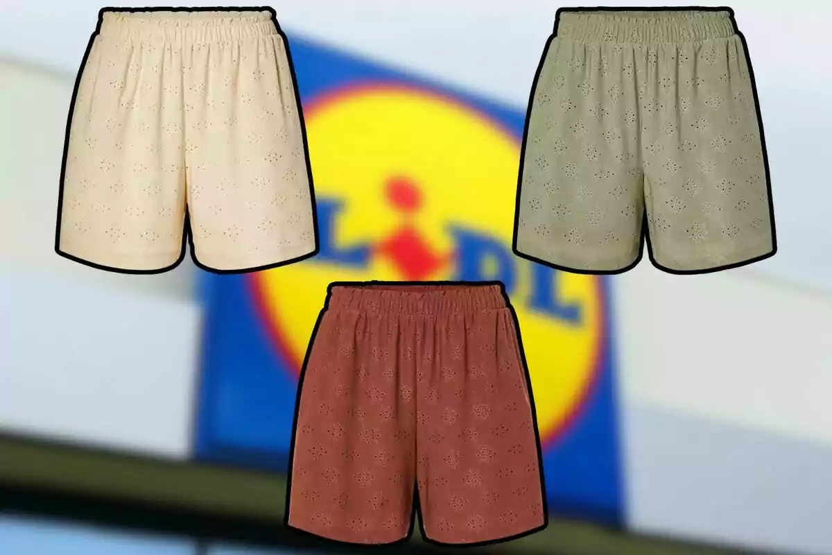Tres shorts de colores beige, verde y marrón con detalles calados sobre un fondo desenfocado de un letrero de supermercado. Tres shorts de colores beige, verde y marrón con detalles calados sobre un fondo desenfocado de un letrero de supermercado.