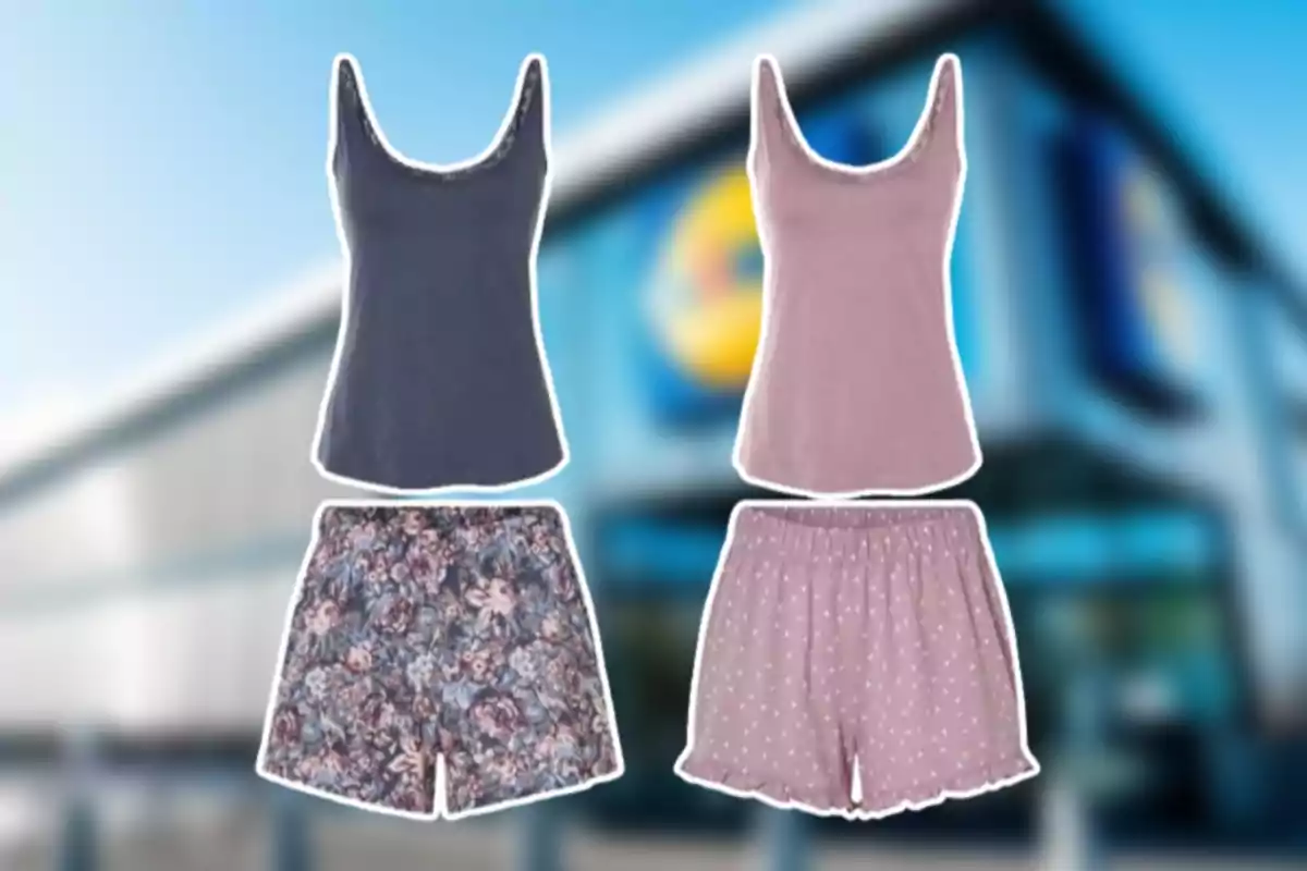 Dos conjuntos de pijama de tirantes y shorts, uno en tonos azul y flores y otro en rosa con puntos blancos, sobre un fondo desenfocado de una tienda. Dos conjuntos de pijama de tirantes y shorts, uno en tonos azul y flores y otro en rosa con puntos blancos, sobre un fondo desenfocado de una tienda.