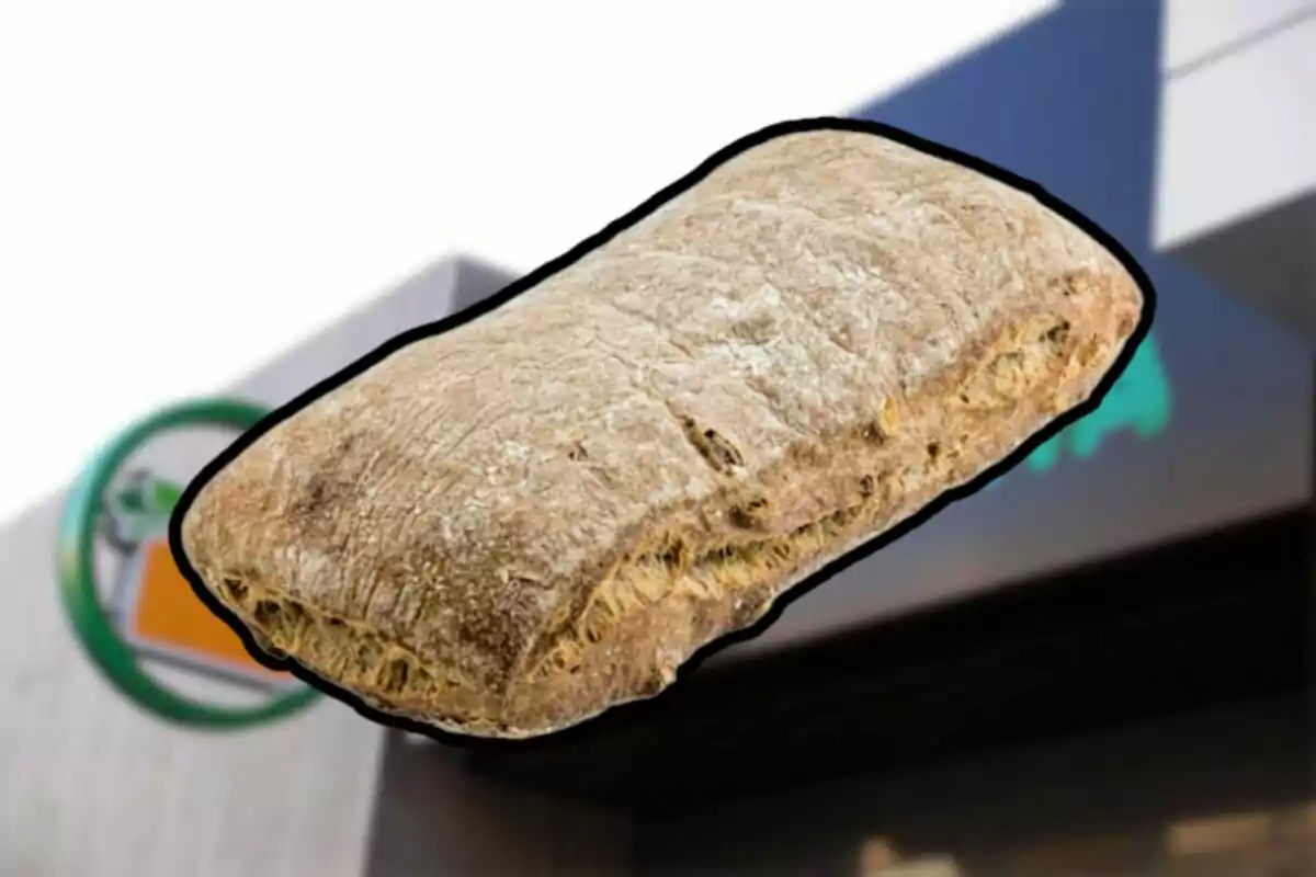 Pan ciabatta flotando frente a la fachada de una tienda Pan ciabatta flotando frente a la fachada de una tienda