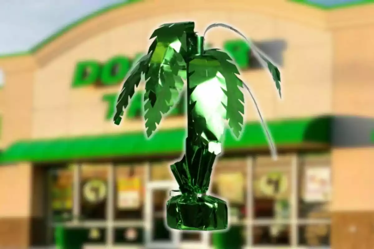 Palmera decorativa de papel metálico verde frente a una tienda con toldo verde desenfocado Palmera decorativa de papel metálico verde frente a una tienda con toldo verde desenfocado