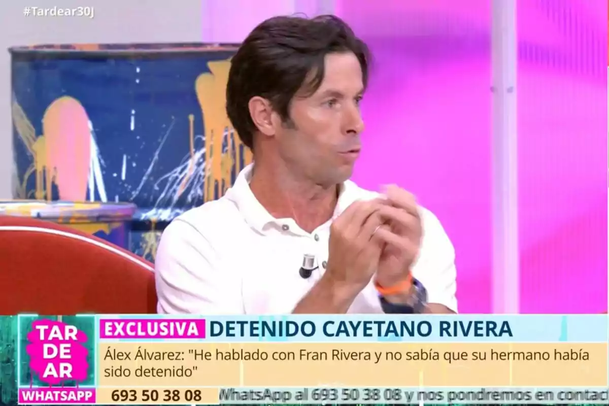 Canales Rivera hablando en un programa de televisión con gráficos coloridos y un titular que menciona la detención de Cayetano Rivera.
