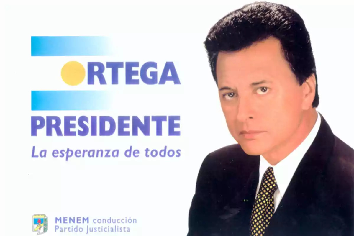 Afiche de campaña política con un hombre de traje y corbata junto a un texto que dice Ortega presidente la esperanza de todos