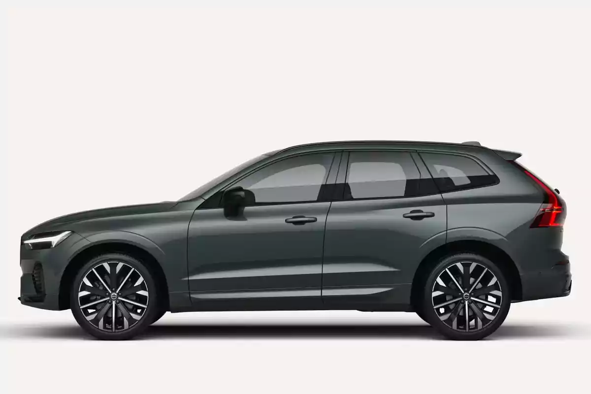 Volvo XC60 T& B5 AWD Mild‑Hybrid SUV gris vista de perfil sobre fondo blanco Volvo XC60 T& B5 AWD Mild‑Hybrid SUV gris vista de perfil sobre fondo blanco