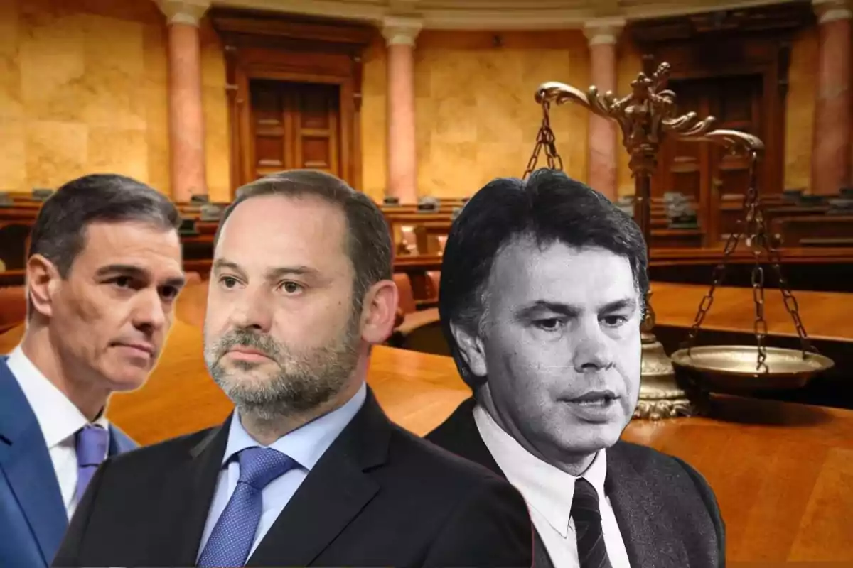 Tres hombres con traje en primer plano frente a una sala de tribunal con una balanza de la justicia al fondo