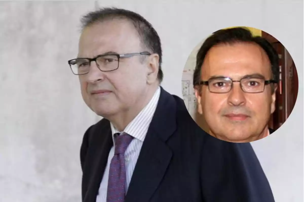 Hombre de mediana edad con gafas y traje oscuro caminando, con un recuadro circular mostrando un retrato de la misma persona Hombre de mediana edad con gafas y traje oscuro caminando, con un recuadro circular mostrando un retrato de la misma persona