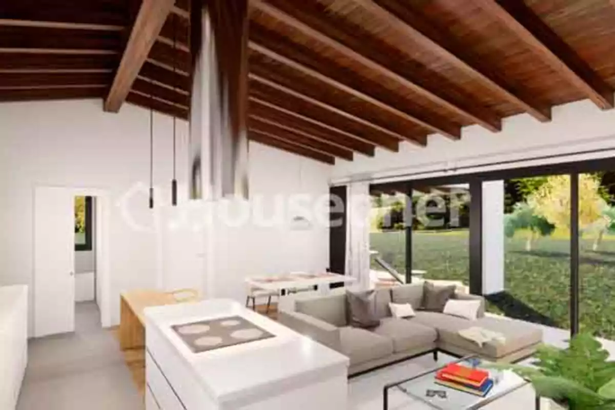 Sala moderna con techo de vigas de madera, sofá en forma de L, cocina abierta y grandes ventanales que dan vista a un jardín exterior