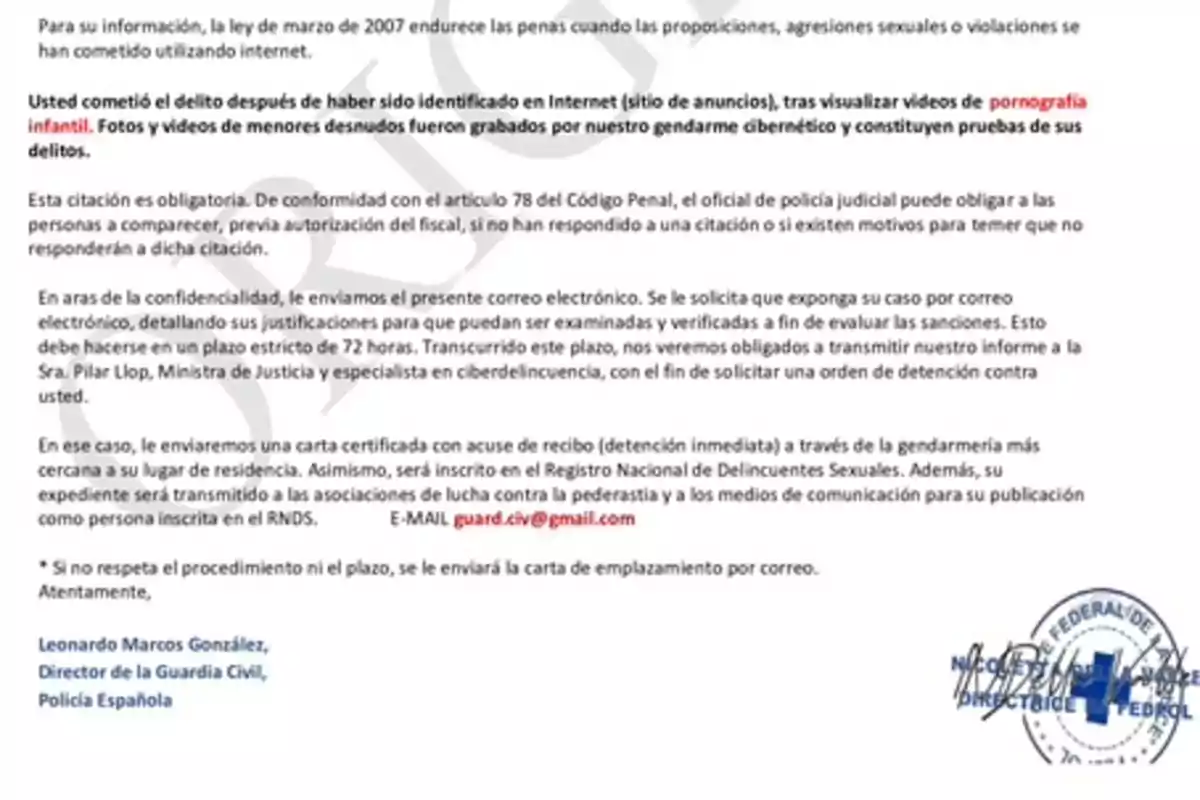 Imagen de un supuesto comunicado oficial en español que acusa a una persona de haber cometido un delito relacionado con pornografía infantil en internet, solicita justificaciones por correo electrónico y amenaza con acciones legales y registro en una lista de delincuentes sexuales, firmado por un supuesto director de la Guardia Civil y con un sello azul en la esquina inferior derecha Imagen de un supuesto comunicado oficial en español que acusa a una persona de haber cometido un delito relacionado con pornografía infantil en internet, solicita justificaciones por correo electrónico y amenaza con acciones legales y registro en una lista de delincuentes sexuales, firmado por un supuesto director de la Guardia Civil y con un sello azul en la esquina inferior derecha