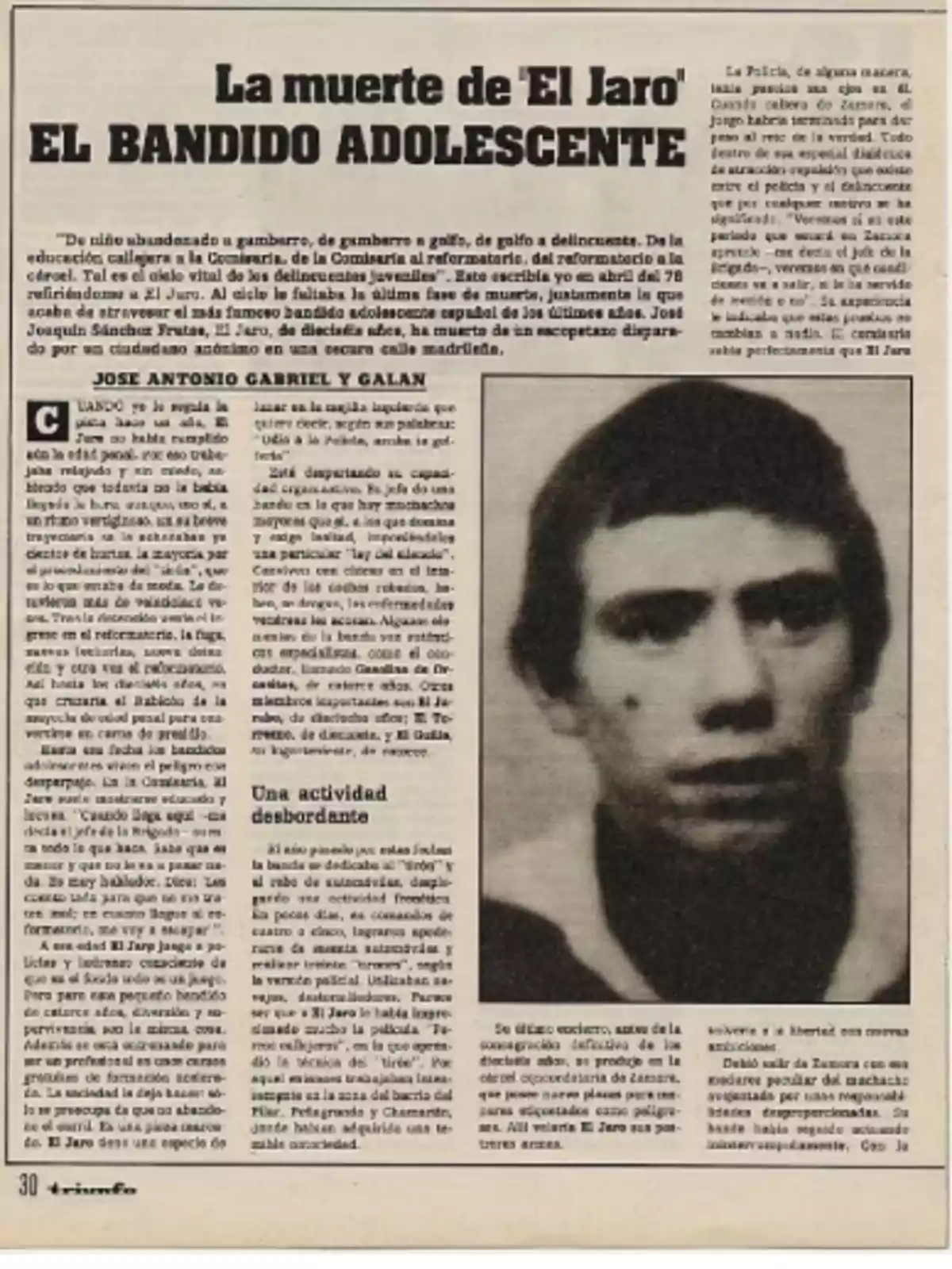 Página de una revista antigua con un artículo titulado La muerte de El Jaro El bandido adolescente, acompañado de una fotografía en blanco y negro de un joven con expresión seria. Página de una revista antigua con un artículo titulado La muerte de El Jaro El bandido adolescente, acompañado de una fotografía en blanco y negro de un joven con expresión seria.