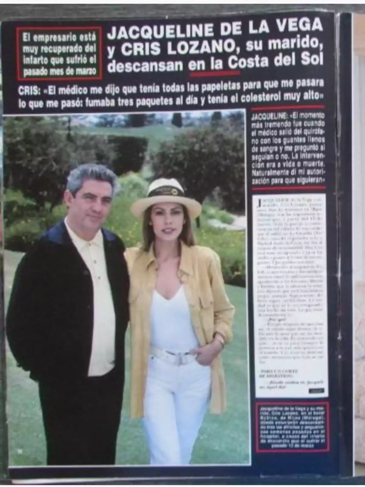Una pareja posa al aire libre en un jardín, ambos vestidos de manera casual y sonrientes, con árboles y césped de fondo, en una página de revista con titulares y texto en español. Una pareja posa al aire libre en un jardín, ambos vestidos de manera casual y sonrientes, con árboles y césped de fondo, en una página de revista con titulares y texto en español.