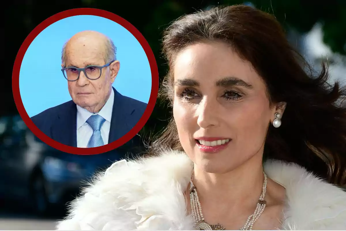 Mujer de cabello castaño con collar de perlas y abrigo blanco sonríe mientras en la esquina superior izquierda aparece el retrato de un hombre mayor con gafas y traje dentro de un círculo rojo