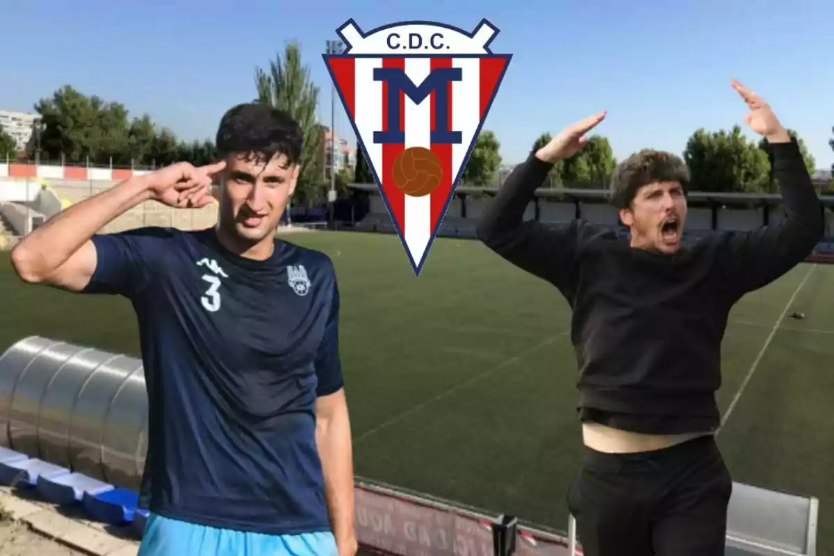Dos hombres posan en un campo de fútbol con el escudo del Club Deportivo Moscardó en el centro de la imagen