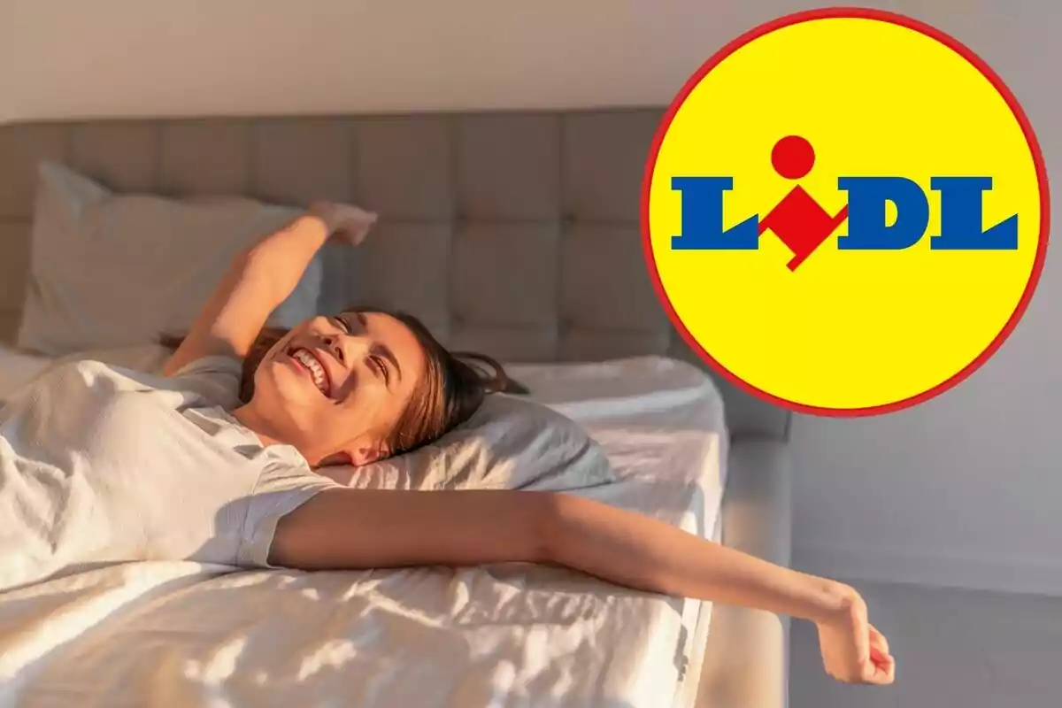 Mujer sonriente estirándose en la cama con el logo de Lidl en la esquina superior derecha
