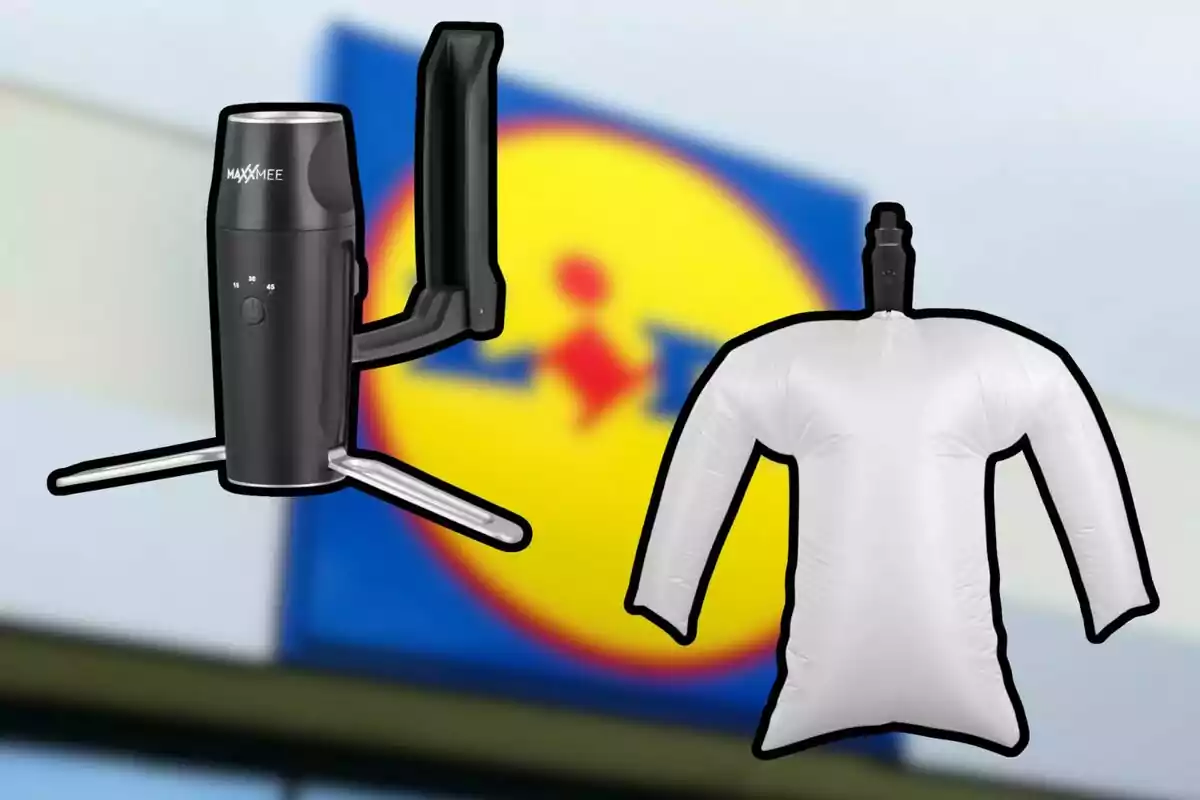Secadora de ropa portátil y maniquí inflable para secado frente a un cartel borroso de la tienda Lidl Secadora de ropa portátil y maniquí inflable para secado frente a un cartel borroso de la tienda Lidl