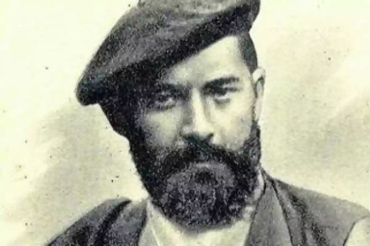 Retrato antiguo en blanco y negro de un hombre con barba tupida y boina Retrato antiguo en blanco y negro de un hombre con barba tupida y boina