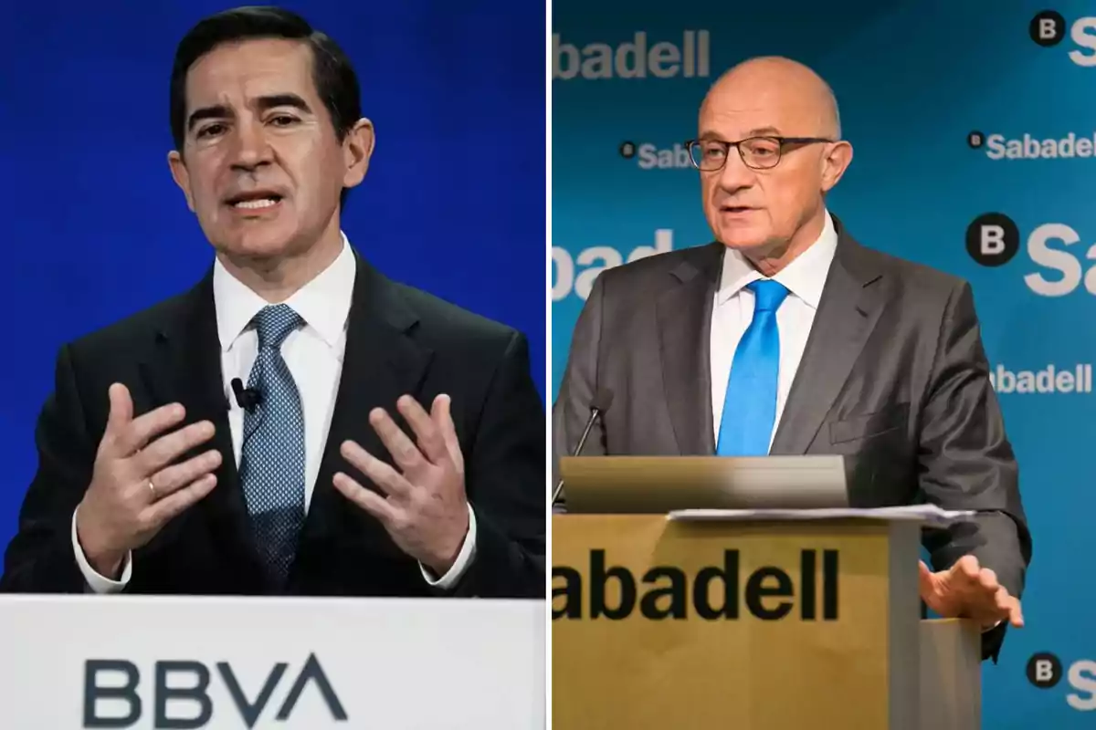 Dos hombres de negocios con traje y corbata hablando en conferencias separadas, uno frente a un atril de BBVA y el otro frente a un atril de Sabadell