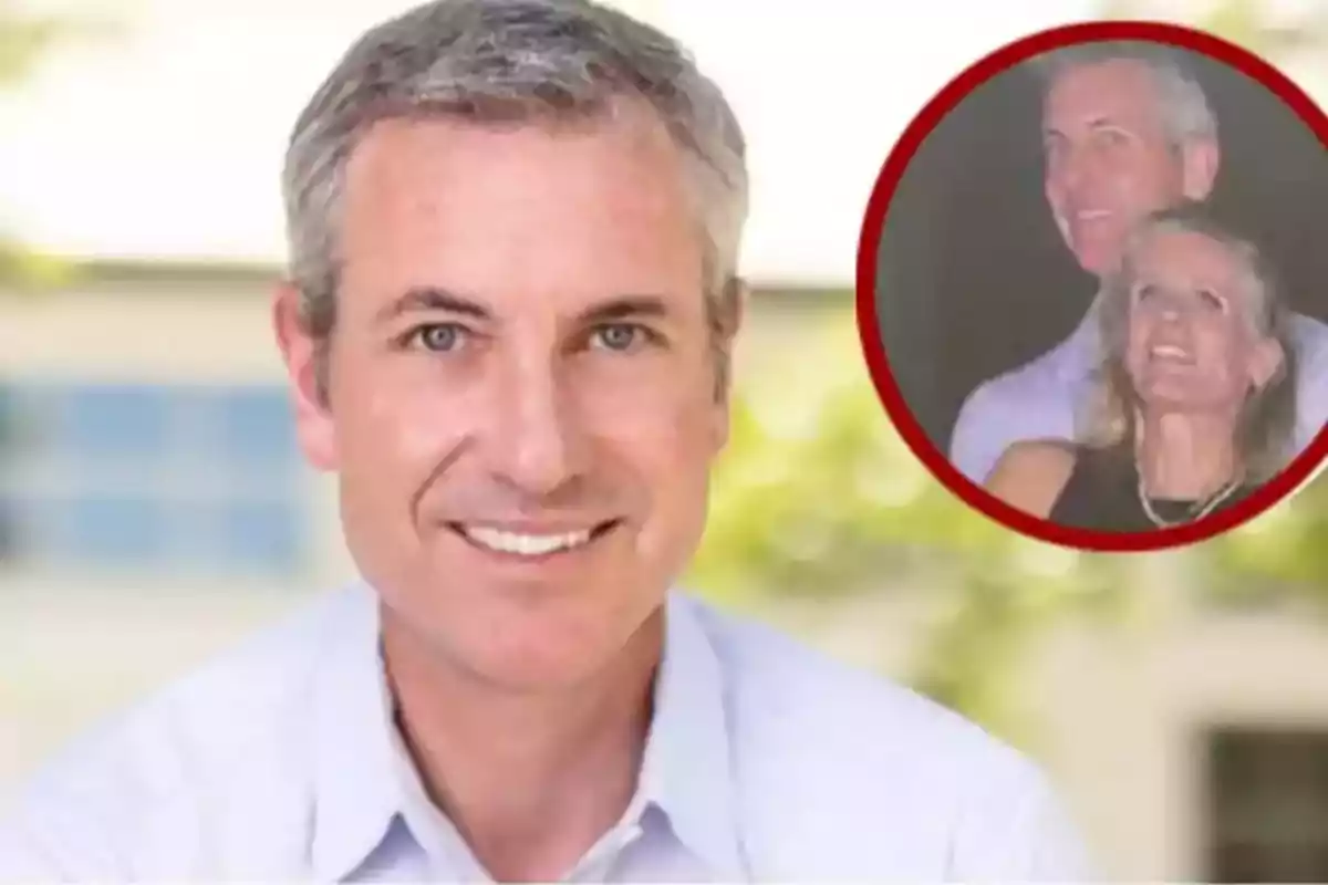 Hombre de cabello canoso sonriendo con una imagen circular en la esquina superior derecha donde aparece abrazando a una mujer rubia Hombre de cabello canoso sonriendo con una imagen circular en la esquina superior derecha donde aparece abrazando a una mujer rubia