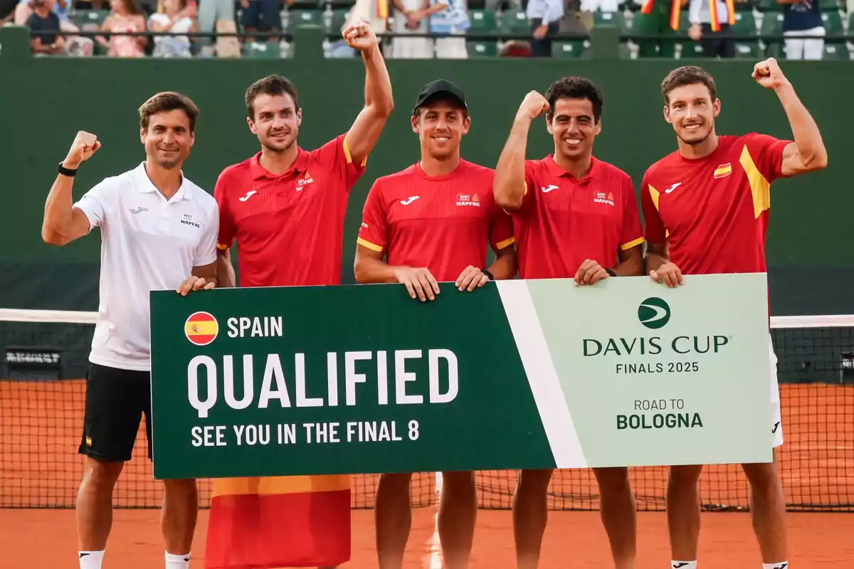 Quiénes son los héroes españoles que han hecho historia remontando en la Copa Davis