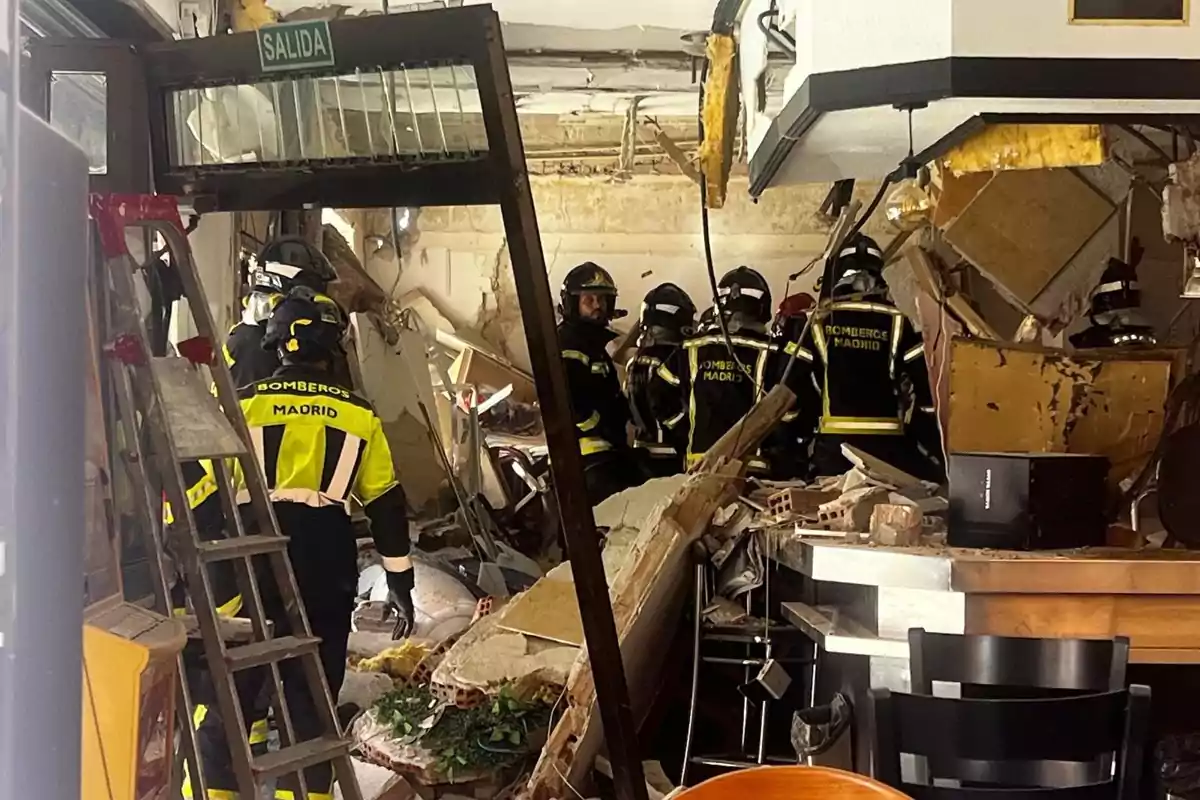 Explosión en un bar de Vallecas: 21 heridos, tres graves, tras fuga de gas en Madrid