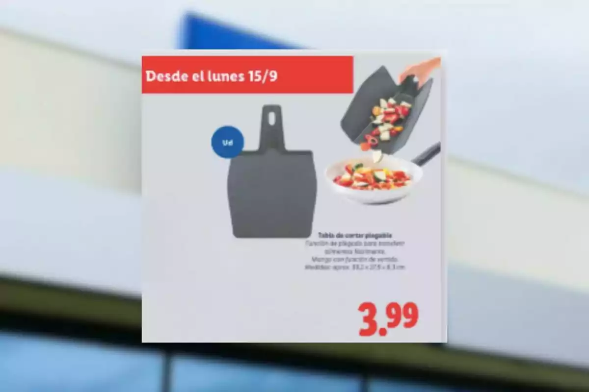 Publicidad de una tabla de cortar plegable en color negro con precio de 3.99 disponible desde el lunes 15 de septiembre Publicidad de una tabla de cortar plegable en color negro con precio de 3.99 disponible desde el lunes 15 de septiembre