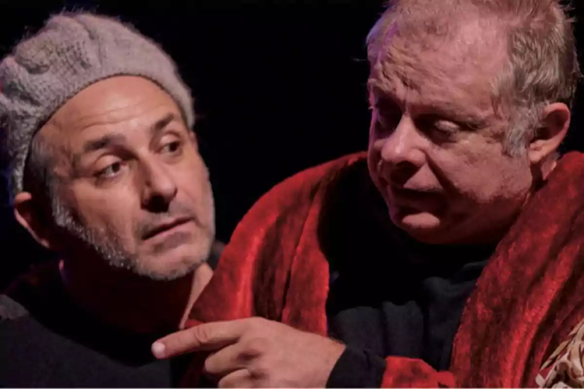 “Hoy no estrenamos, un divertido e inteligente tratamiento teatral con 14 personajes