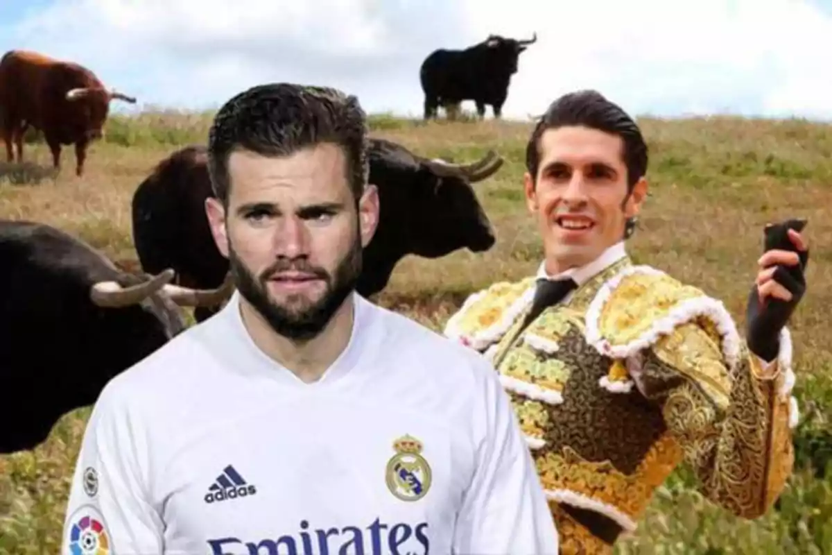 Un futbolista con la camiseta del Real Madrid y un torero posan frente a un campo con toros.