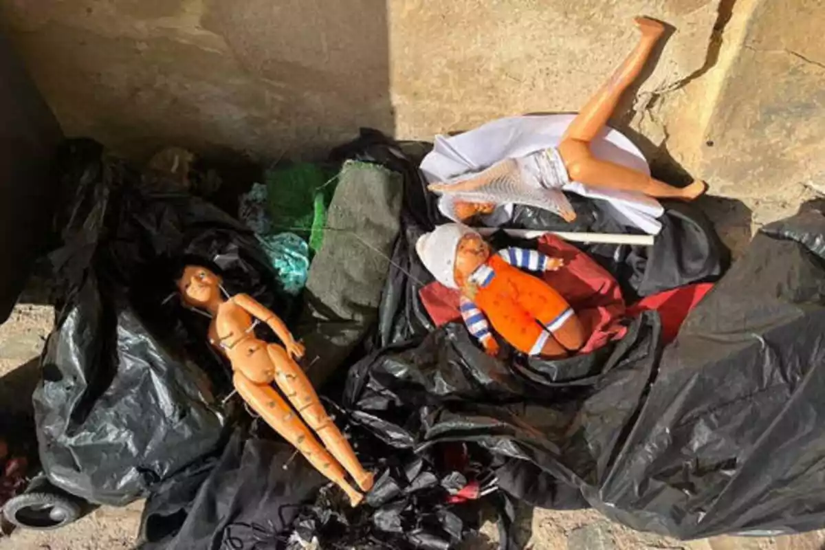 Muñecas encontradas en Zamora que podrían pertenecer a algún rito de la santería.