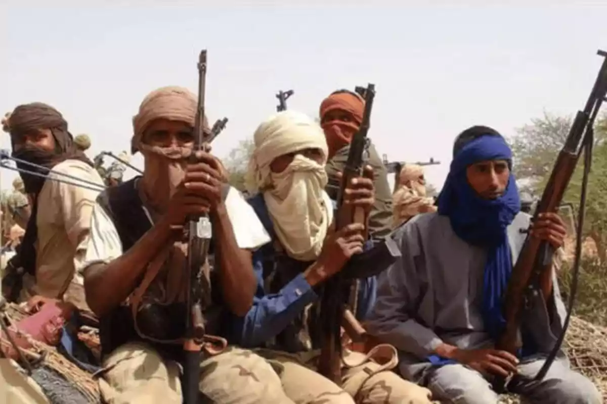 Fotografía de milicianos yihadistas en el Sahel